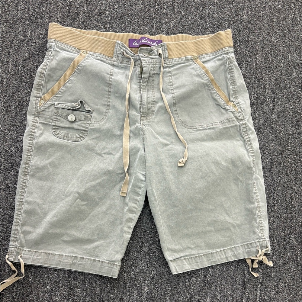 Gloria Vanderbilt Women's Cargo Shorts in Light Gray and Tan